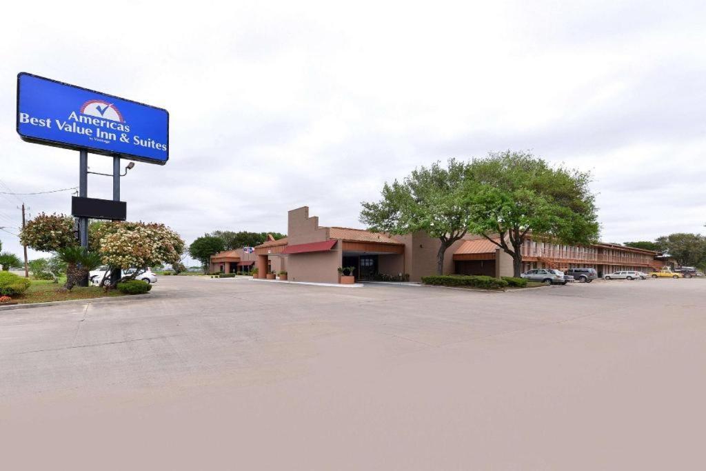 Americas Best Value Inn & Suites Victoria Exterior foto