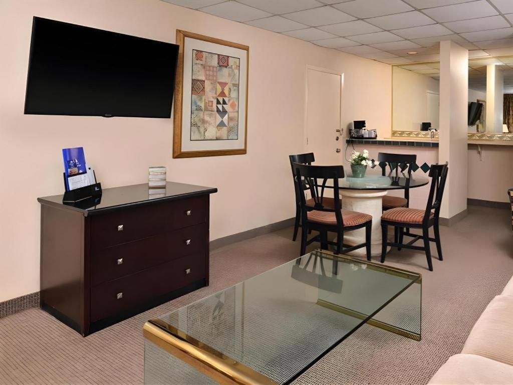 Americas Best Value Inn & Suites Victoria Exterior foto